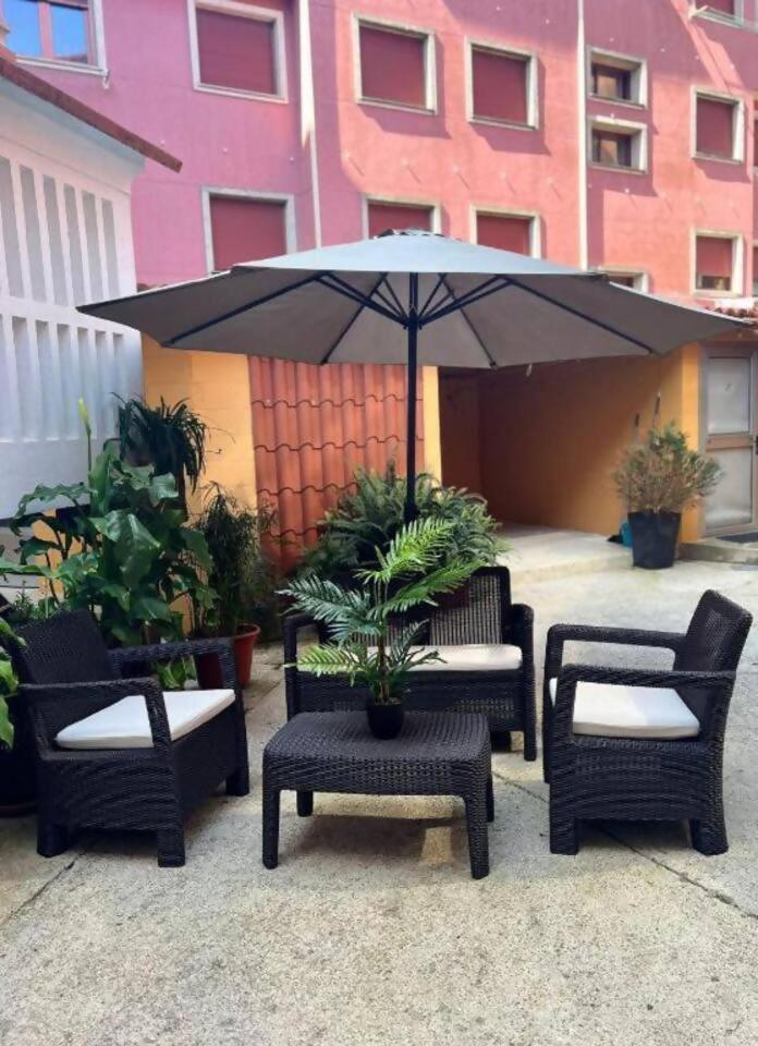 Con Patio Cerca De La Playa Appartement *